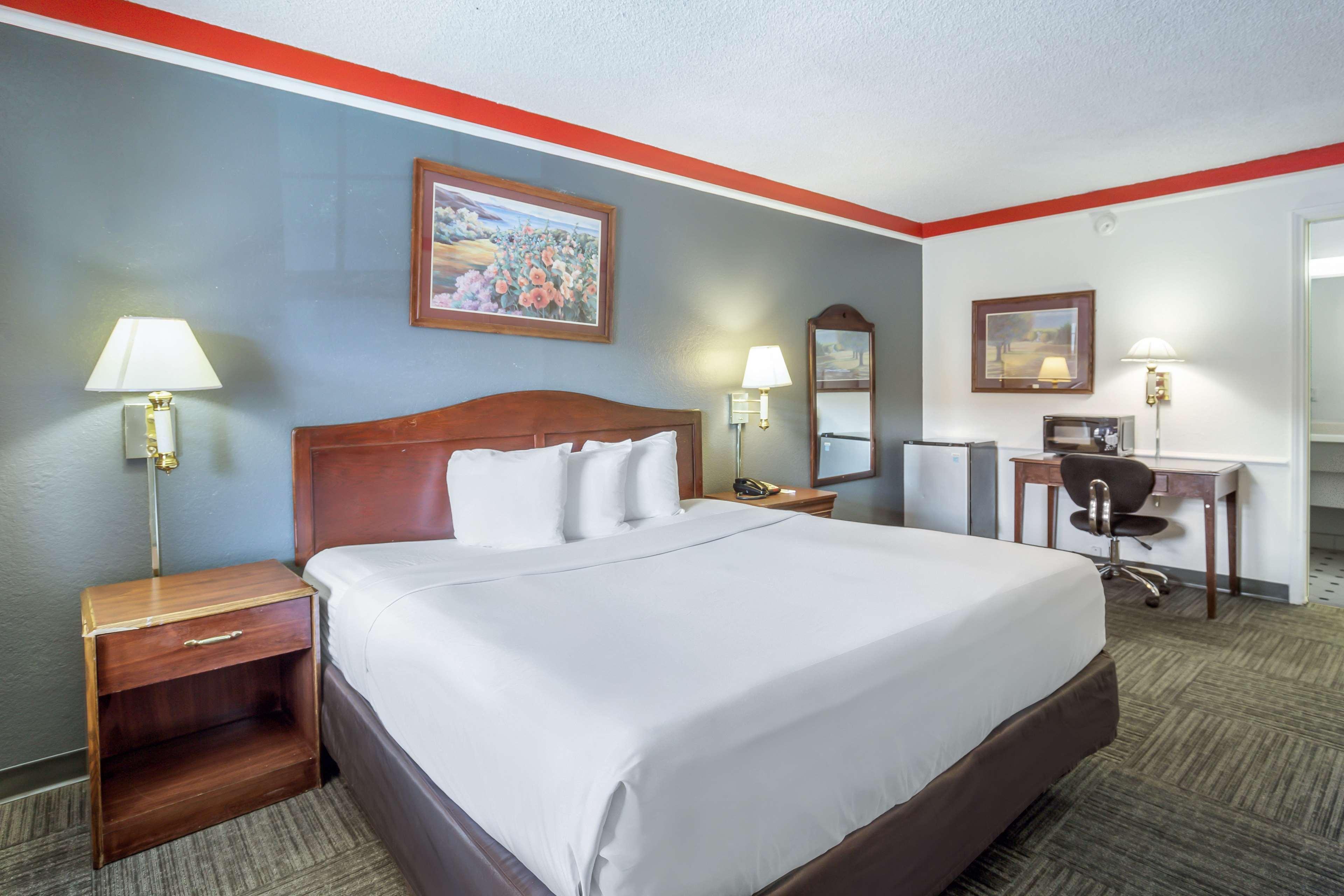 Americas Best Value Inn Denver Exterior photo